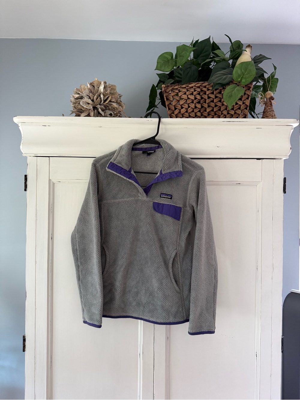 Patagonia Gray Fleece Pullover with Purple Accents